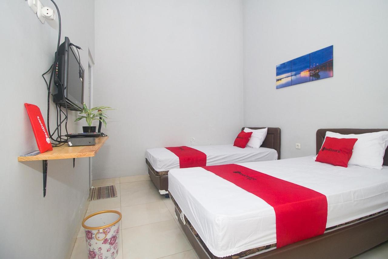 Reddoorz Plus Syariah Near Alun Alun Sampang Sampang (Sampang) Exterior foto